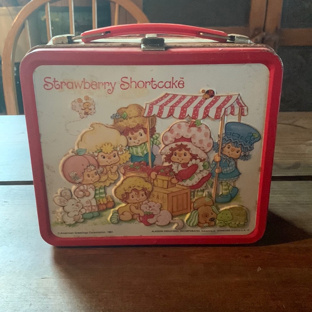 1981 Strawberry shortcake lunchbox